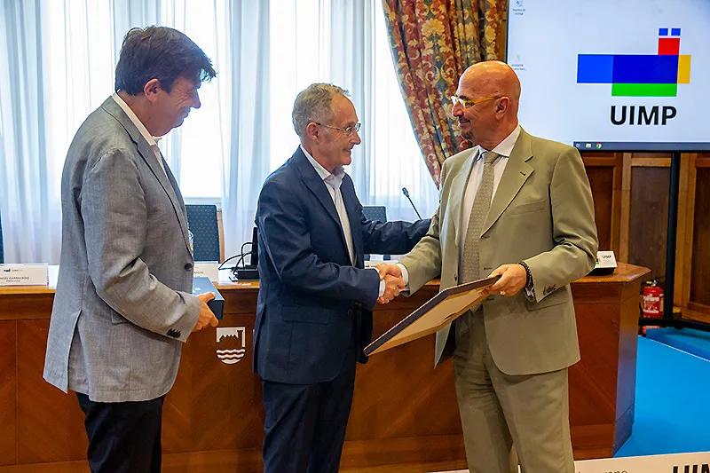 Ngel Carracedo Galardonado Con El Premio A La Trayectoria