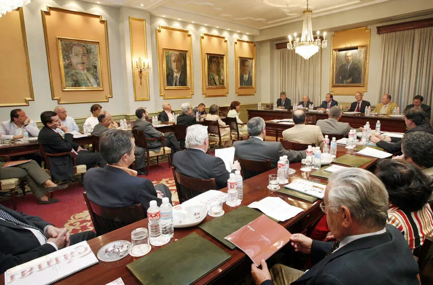  El consejero de Medio Ambiente explica al Pleno de la Cámara de Cantabria la política medioambiental del Ejecutivo