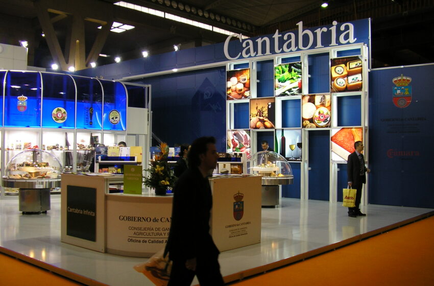  Cerca de 1.000 consultas atendidas en las ferias de alimentación a las que acudieron conjuntamente la Cámara y la Consejería de Ganadería