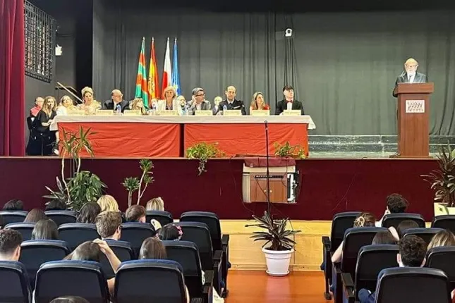  Pérez Noriega asiste a la graduación de los alumnos de 2º de Bachillerato del IES Marqués de Santillana