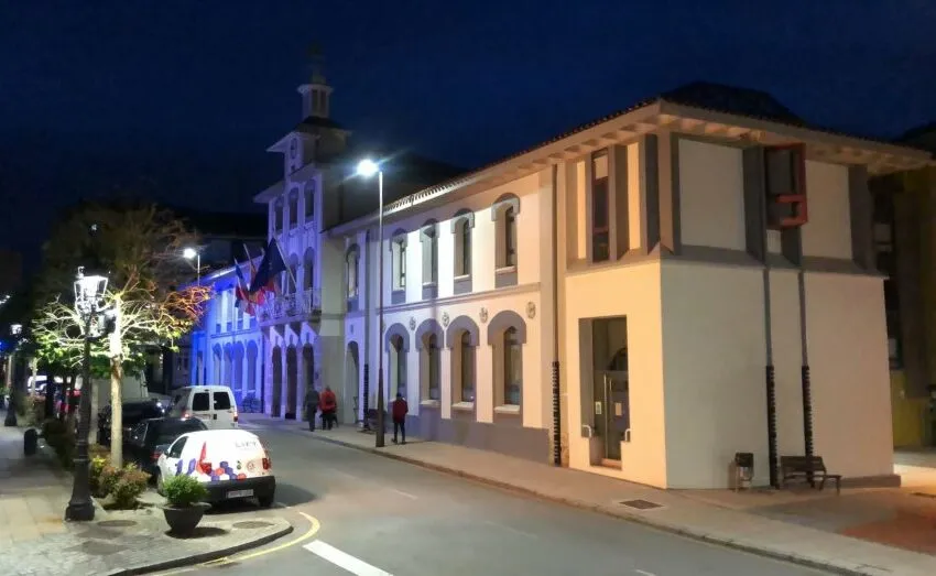  EL AYUNTAMIENTO DE ASTILLERO ILUMINARÁ SU FACHADA EN EL DÍA MUNDIAL DE LA ESCLEROSIS MÚLTIPLE