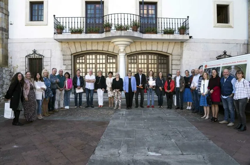  El Ayuntamiento de Camargo homenajeó a los docentes jubilados y reconoció la labor de la comunidad educativa durante la pandemia