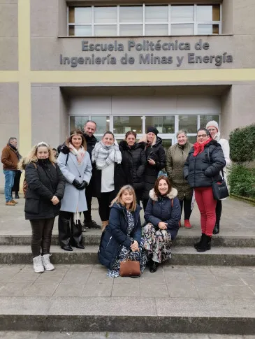 Noticias de Cantabria | El Cántabro | Integrantes de la Lanzadera de Empleo de Piélagos asisten, en Torrelavega, a la presentación oficial de la X edición del programa de inserción laboral