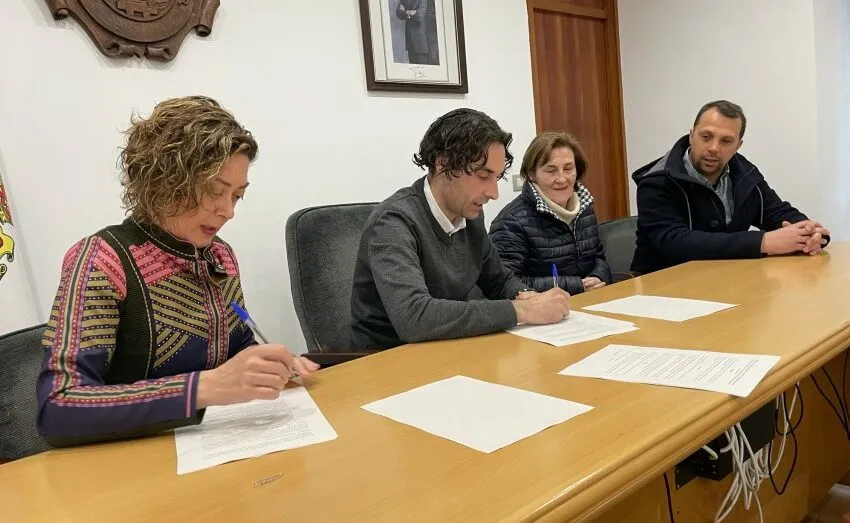  LA ESCUELA TALENTO JOVEN DEL AYUNTAMIENTO DE ASTILLERO Y EL IES LOS REMEDIOS FIRMAN UN ACUERDO DE COOPERACIÓN EDUCATIVA