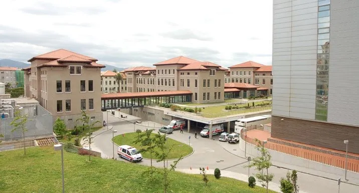 Noticias de Cantabria | El Cántabro | Los servicios de cirugía vascular, cardiaca y neurocirugía redujeron en 2022 el número de pacientes en espera de una intervención quirúrgica