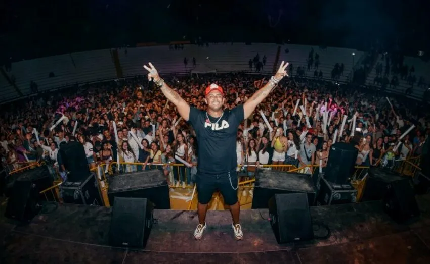  HENRY MÉNDEZ HARÁ BAILAR A ASTILLERO EN LAS FIESTAS DE SAN JOSÉ 2023