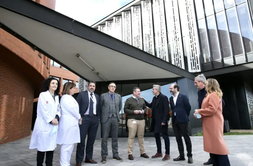  Zuloaga anuncia la redacción de un proyecto de mejora de eficiencia energética en el Hospital Sierrallana