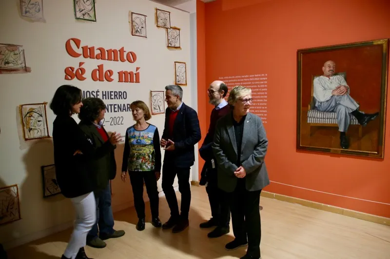  Zuloaga destaca la figura de José Hierro como «maestro de la cultura» en la inauguración de la exposición sobre el poeta instalada en la Biblioteca Central de Cantabria