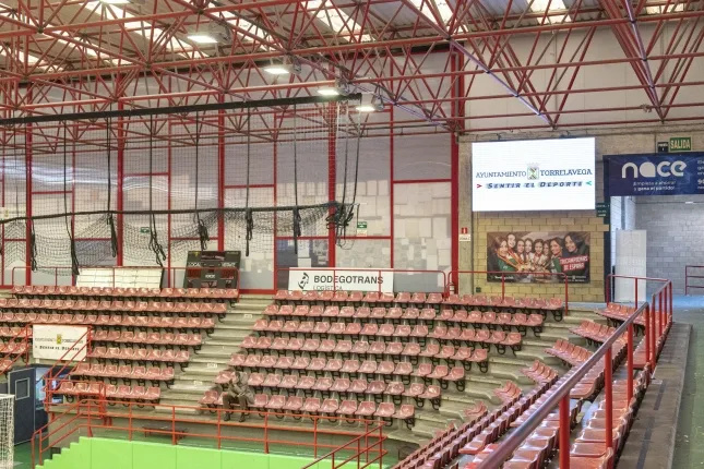 Noticias de Cantabria | El Cántabro | Instalados los nuevos videomarcadores del pabellón Vicente Trueba