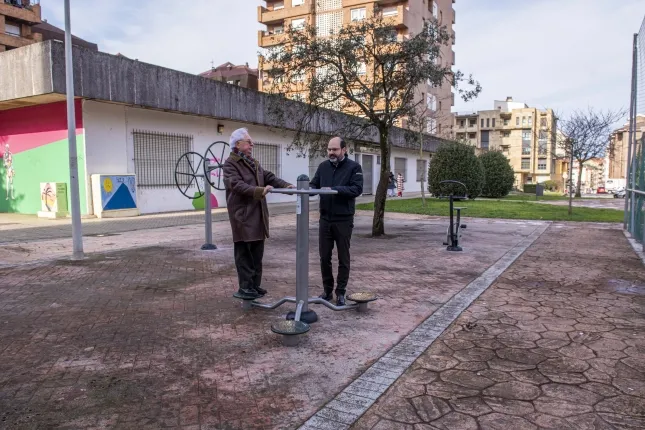 Noticias de Cantabria | El Cántabro | El Ayuntamiento renueva la zona de ejercicios de El Zapatón