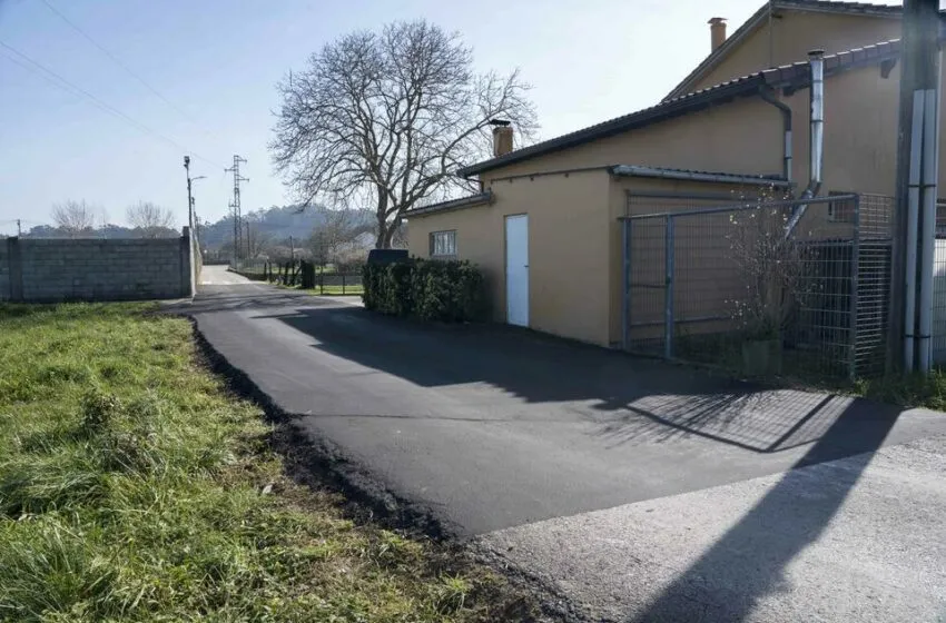  El Ayuntamiento de Camargo acomete la reparación de varias carreteras de las mieses de Escobedo