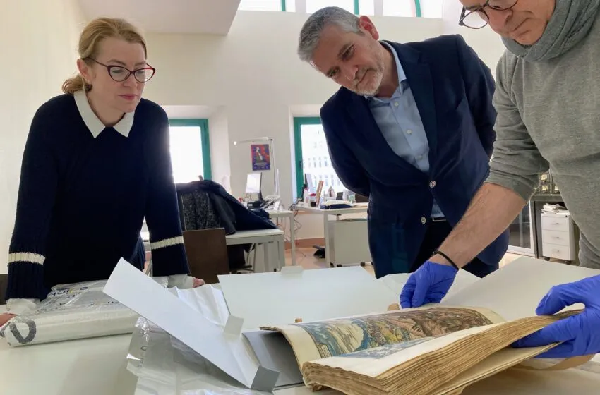 Noticias de Cantabria | El Cántabro | Dos volúmenes del Civitates Orbis Terrarum vuelven a Santander tras diez años de restauración