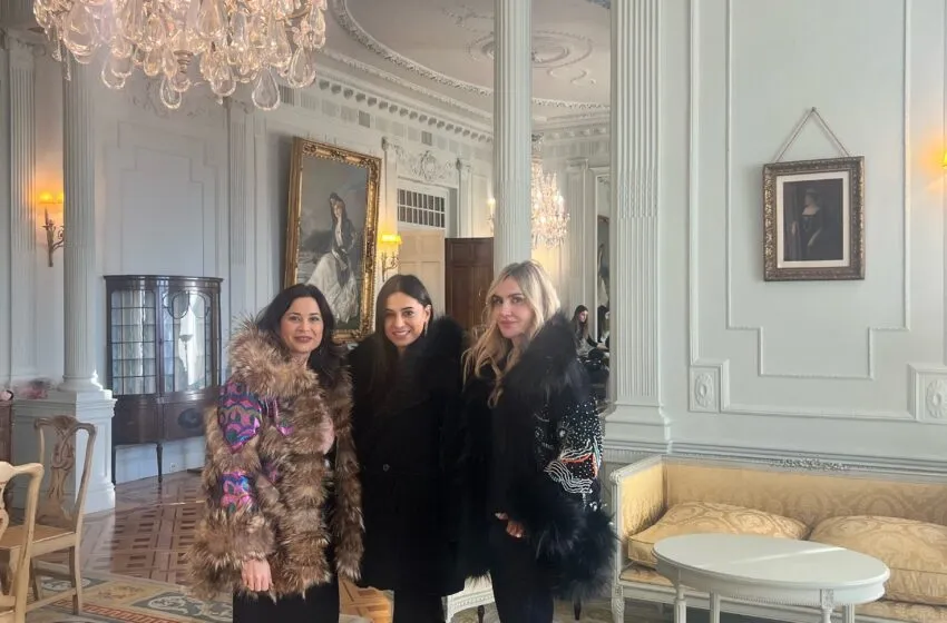 El Ayuntamiento felicita a Odette Álvarez por su primer desfile en la Fashion Week de Madrid