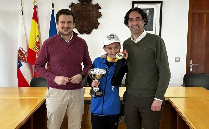  SOBERÓN Y HOZ RECIBEN A GABRIEL BAQUERIZA, CAMPEÓN SUB-14 DE CAMPO A TRAVÉS PARA PERSONAS CON DISCAPACIDAD
