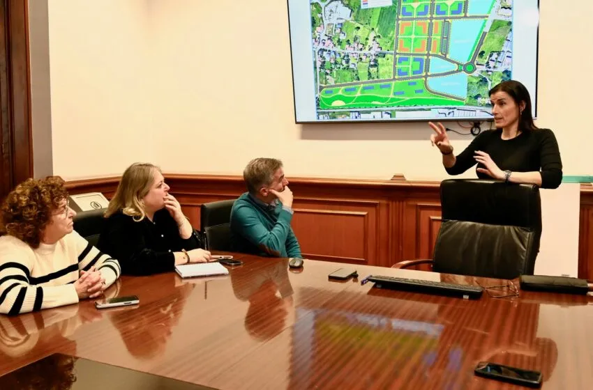  La alcaldesa comparte con los vecinos del entorno del Alisal el futuro desarrollo del Sector 1