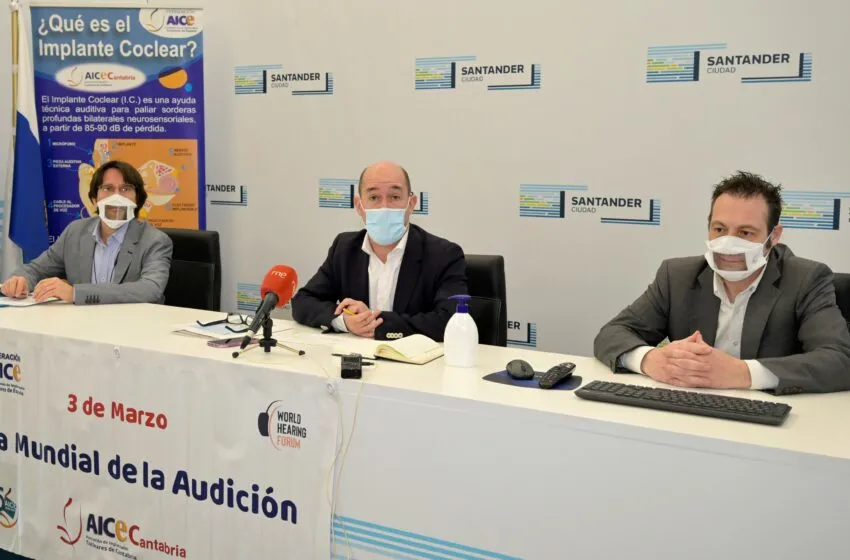  El Ayuntamiento se suma a la Semana de la Audición iluminando su fachada de lila y de rojo