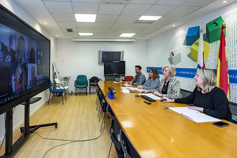  Lombó inaugura el programa ‘Empresa familiar en las aulas’ con la participación de doce centros educativos de Cantabria