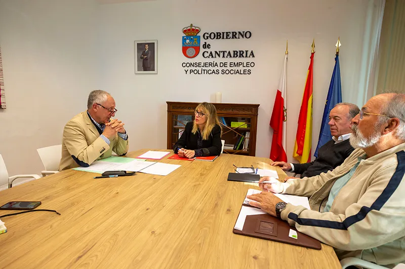  Gómez de Diego felicita a la asociación Teléfono de la Esperanza por su «labor pionera» para atender a las personas en situaciones de crisis