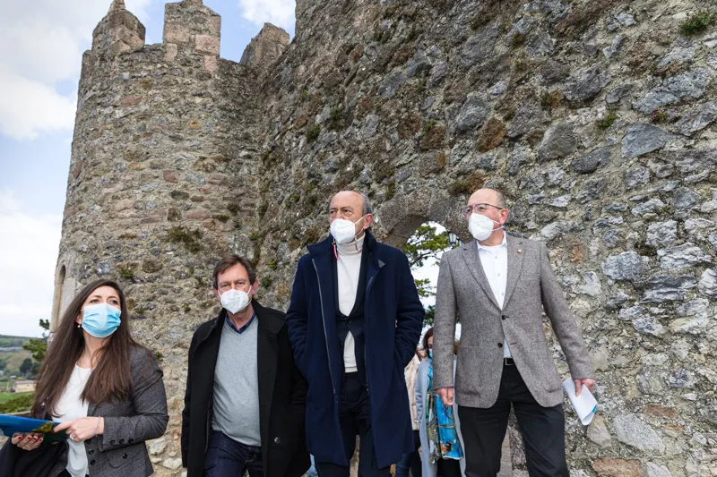  Turismo licita la rehabilitación de la Torre del Reloj en San Vicente de la Barquera para crear un albergue de peregrinos