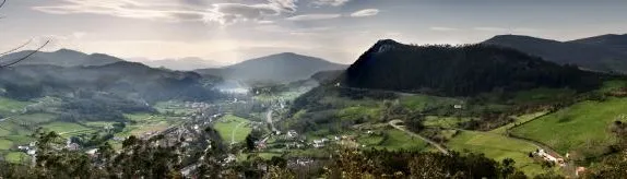  Zuloaga anuncia el descubrimiento de vestigios visigóticos en la cueva de El Lago, en Monte Castillo