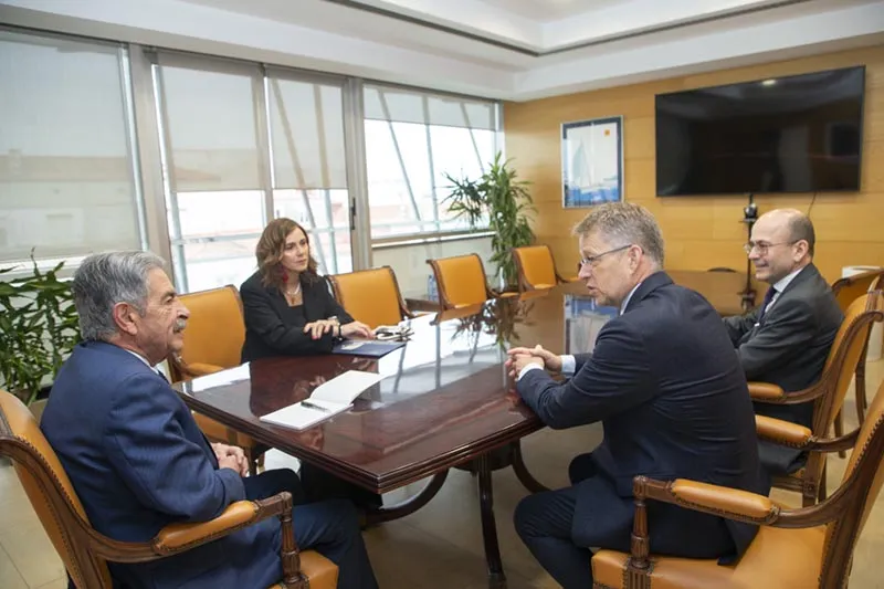  Revilla y el embajador de Suecia buscan estrechar relaciones comerciales y culturales