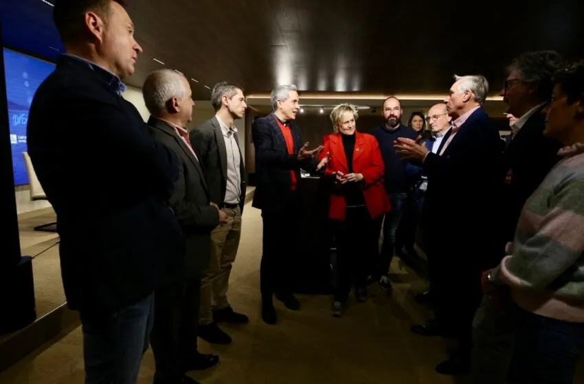  Zuloaga destaca la repercusión deportiva y económica de la Liga Nacional de Karate Infantil que se celebra en Camargo este fin de semana