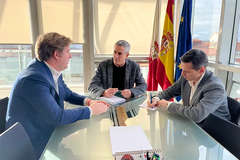  Zuloaga y Diestro estudian vías de colaboración para construir un nuevo pabellón en Reocín