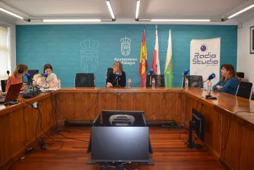  Radio Studio realiza una  mesa redonda, en directo, desde el Ayuntamiento de Piélagos con motivo del Día internacional de la mujer