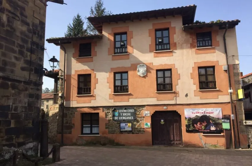  Liérganes descubrirá la piedra del único edificio que afea la Plaza de los Cañones 