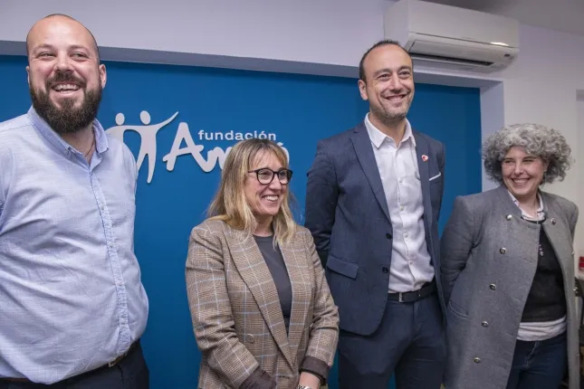  López Estrada asiste a la inauguración del centro de día Casa de los Muchachos