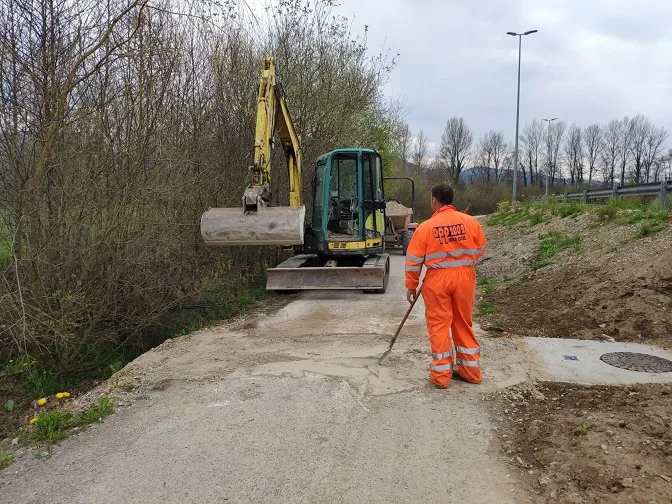 Tras reiterados requerimientos del Ayuntamiento de Sta. Mª de Cayón, el Gobierno de Cantabria inicia la reparación de los daños causados por el cambio de tuberías en el municipio