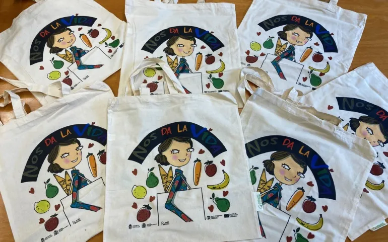  El Ayuntamiento de Reinosa reparte bolsas de la compra reutilizables entre los vecinos