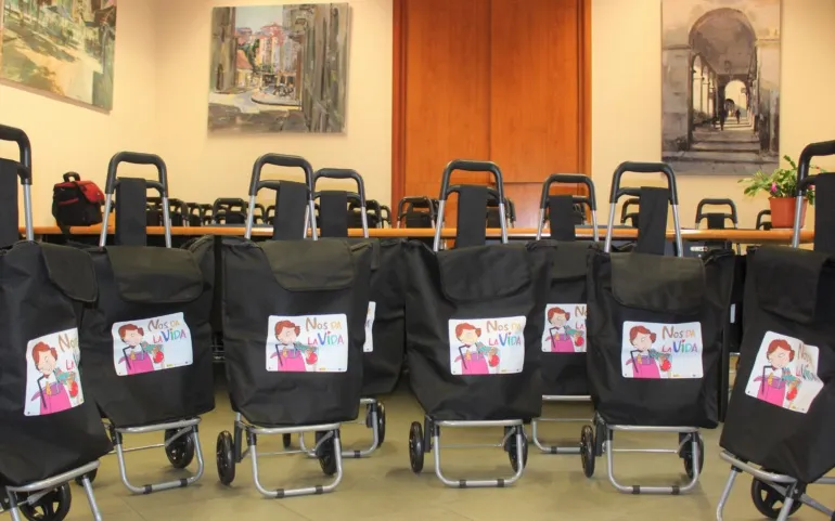  El Ayuntamiento distribuirá carros de la compra y bolsas reutilizables para fortalecer el comercio de cercanía