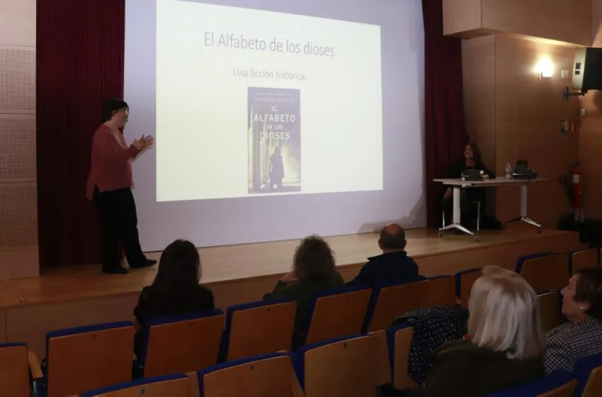  SAN VICENTE DE LA BARQUERA PROTAGONIZA EL LIBRO “EL ALFABETO DE LOS DIOSES”