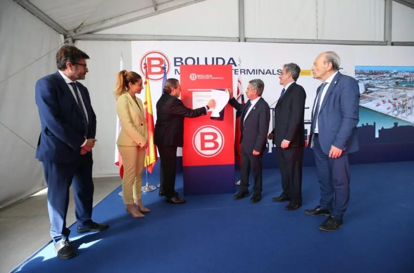  Revilla reivindica La Pasiega y los trenes con Madrid y Bilbao como las «grandes soluciones» de Cantabria y del Puerto en la inauguración de la terminal de Boluda