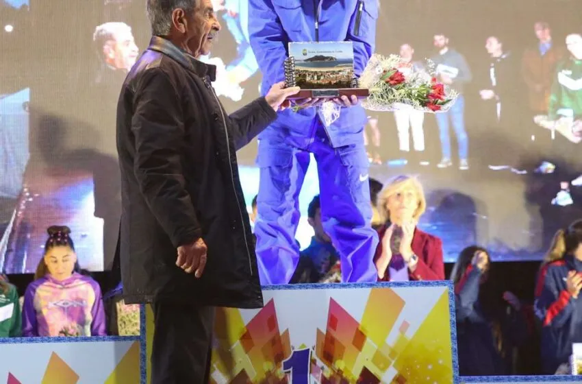 Miguel Ángel Revilla preside la entrega de premios de los 10 kilómetros ‘Villa de Laredo’