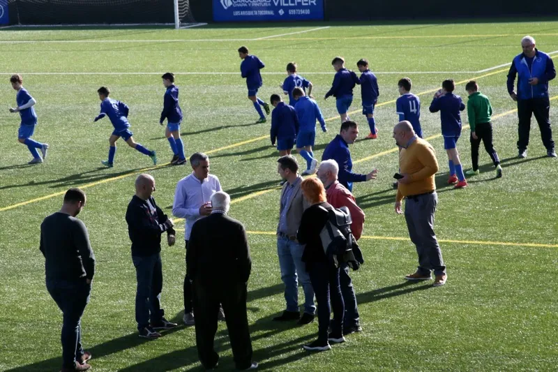  Zuloaga visita el campo de fútbol de Gama tras la reforma de los vestuarios con una inversión de 45.000 euros