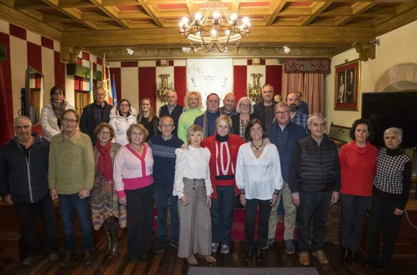  Esther Bolado destacó en el acto de Homenaje a los Docentes el papel fundamental de la Educación y elogió la labor del profesorado de Camargo