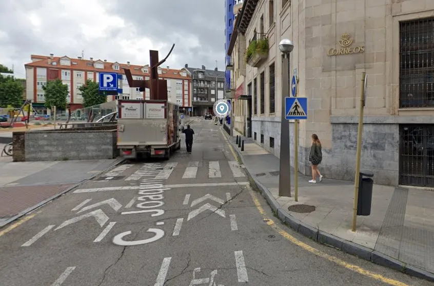  Corte de calle en Torrelavega