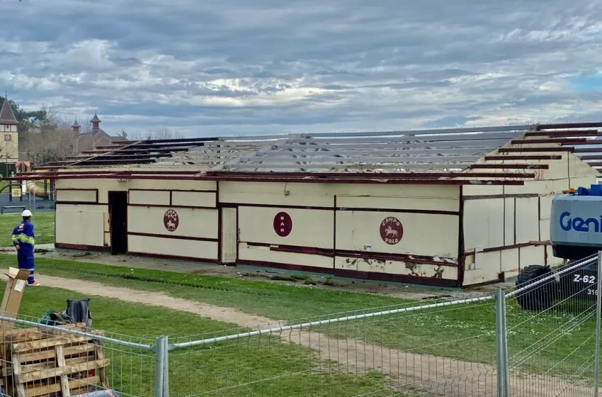 Noticias de Cantabria | El Cántabro | Comienza la retirada del módulo de hostelería de la campa de la Magdalena