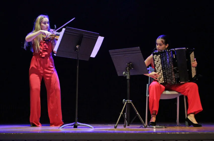  El Centro Cultural Alborada acogerá el domingo un recital del dúo ‘Cubas Hondal’ organizado en colaboración con el Ayuntamiento de Camargo