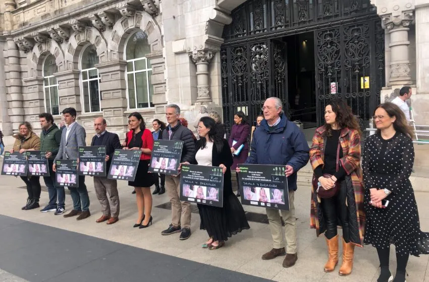  Santander guarda un minuto de silencio tras los asesinatos de dos mujeres en Sevilla y Zaragoza