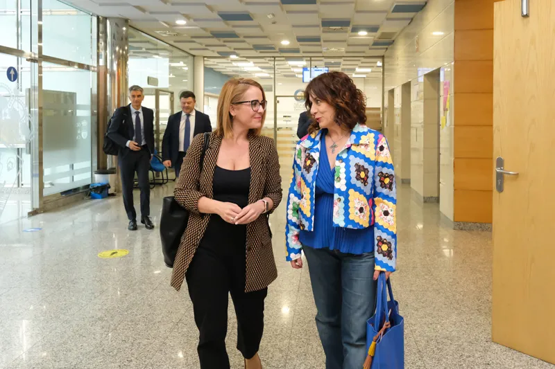 El Gobierno alcanza un acuerdo con Correos para posibilitar el pago de tributos autonómicos y locales a través de su red de oficinas y de los carteros rurales