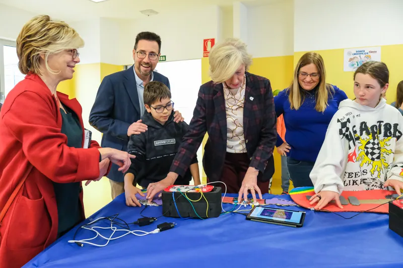  Lombó destaca el éxito de implantación del programa de competencias digitales ‘DigiCraft  y subraya el «salto» experimentado por los centros educativos para su modernización e innovación tecnológic…