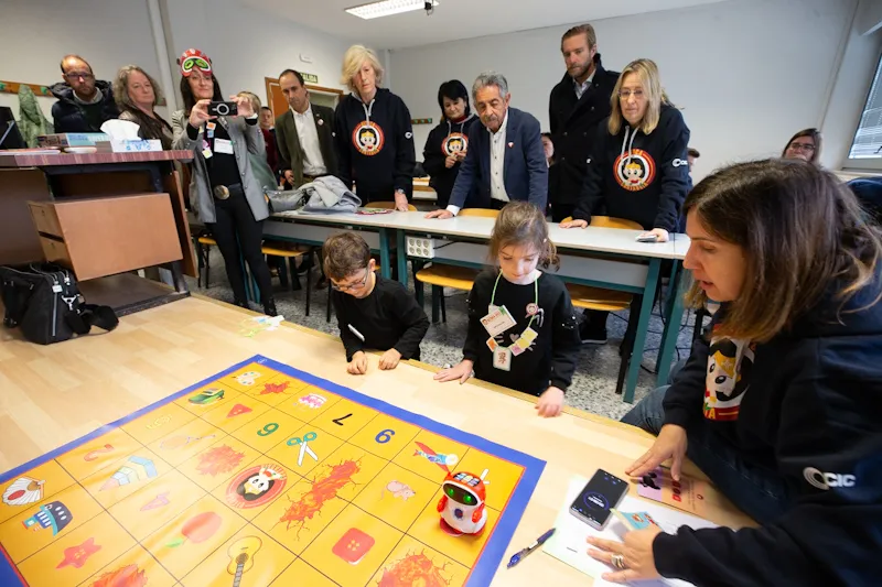  Revilla y Lombó destacan los conocimientos informáticos del alumnado cántabro en su visita al Campeonato Regional ‘BITUCA 2023’