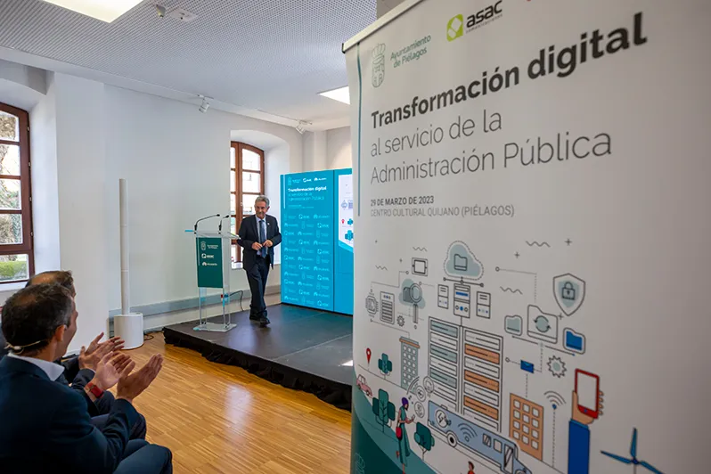 Revilla destaca el esfuerzo del Gobierno en la digitalización de la administración autonómica y el apoyo a los municipios