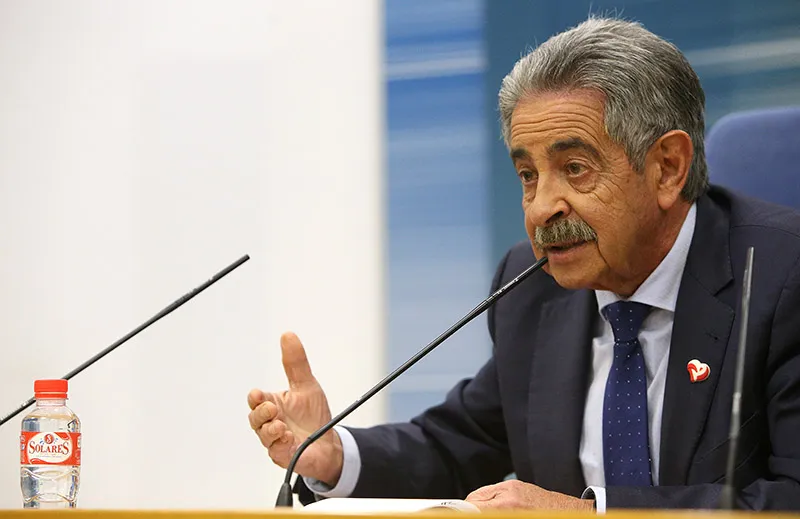  Revilla acepta la dimisión de Gochicoa y defiende su honorabilidad: «Está limpio absolutamente»