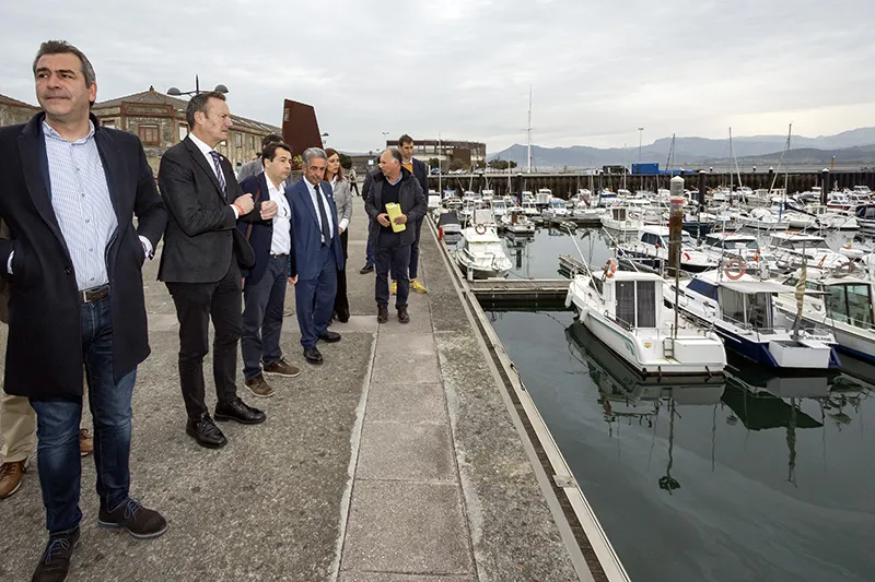  El Gobierno invierte casi 500.000 euros en la mejora de los pantalanes y el nuevo vial de salida del puerto de Santoña