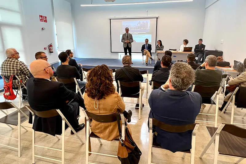  El consejero de Medio Ambiente, Guillermo Blanco, señala que la fábrica de cementos Alfa en Mataporquera «es un referente en economía circular»