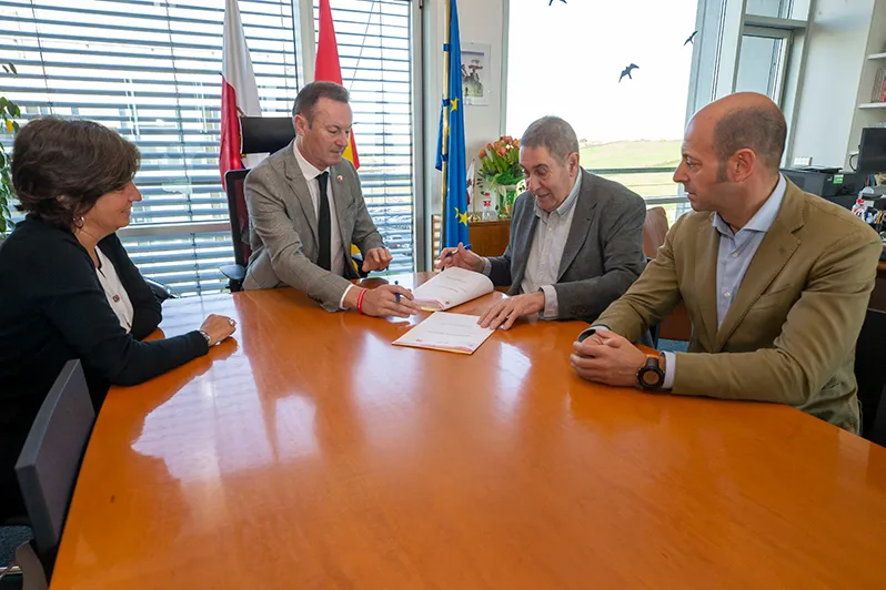  Gobierno y Asociación Frisona de Cantabria refuerzan su colaboración para impulsar la mejora genética en la región